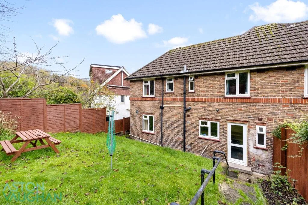 4 bedroom semi-detached house for rent