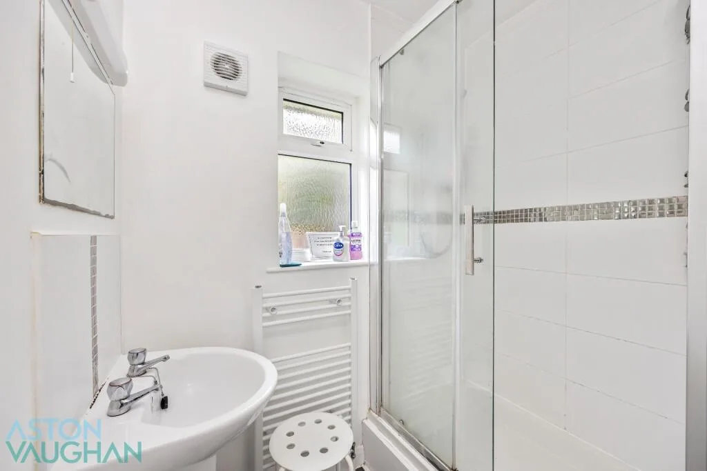 4 bedroom semi-detached house for rent