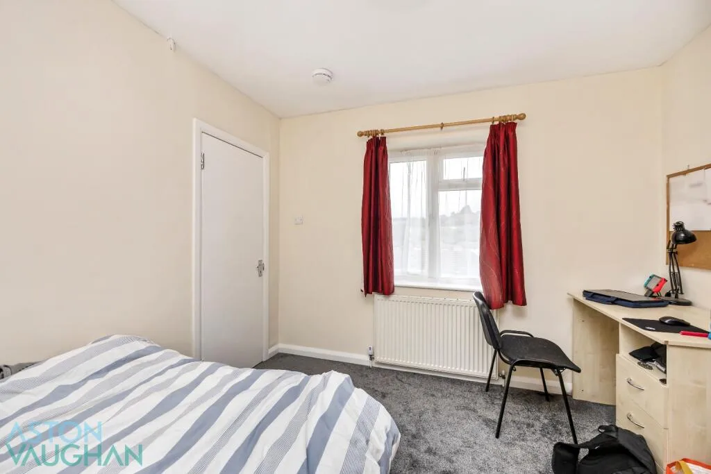 4 bedroom semi-detached house for rent
