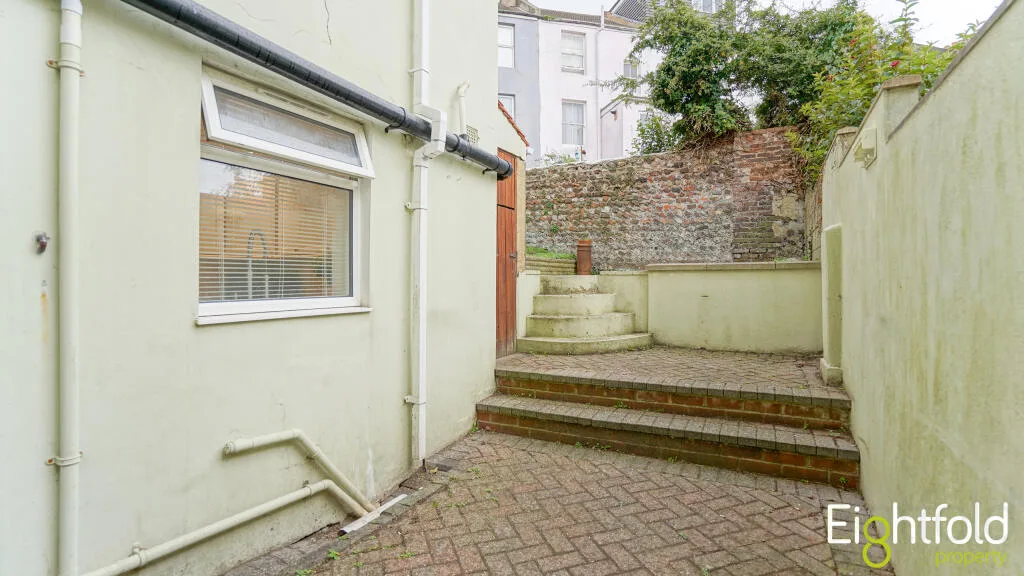 6 bedroom terraced house for rent