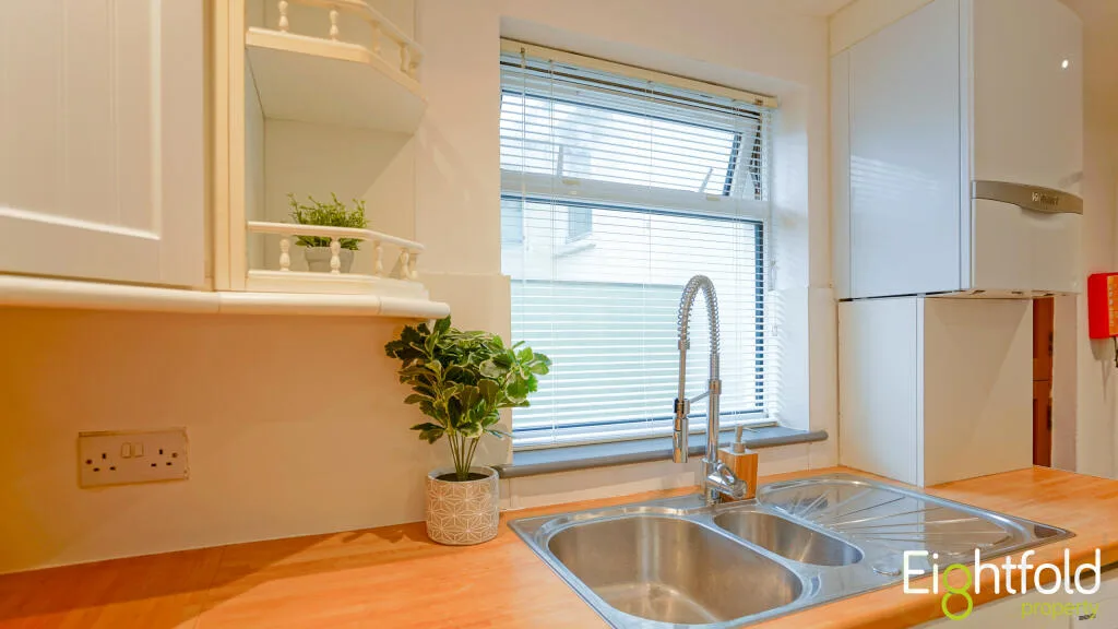 6 bedroom terraced house for rent