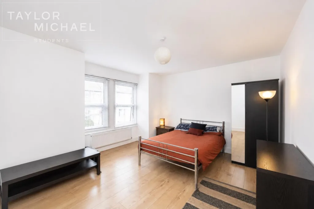 5 bedroom terraced house for rent