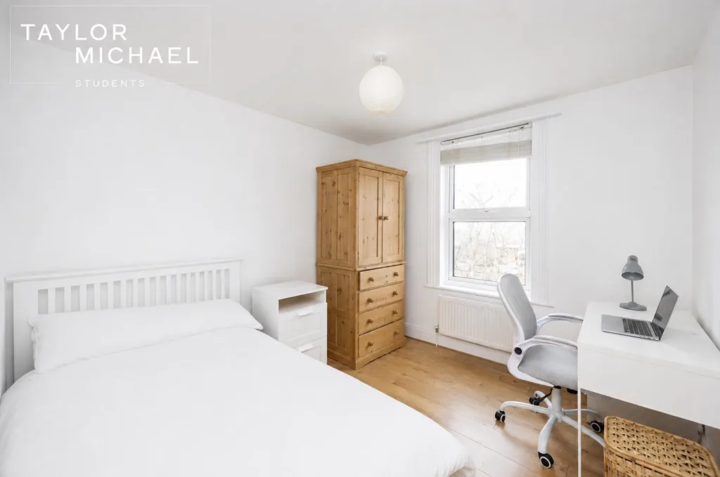 5 bedroom terraced house for rent