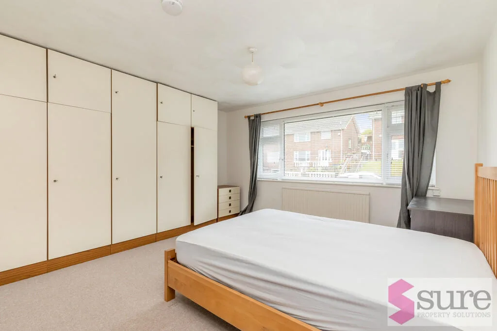 5 bedroom semi-detached house for rent