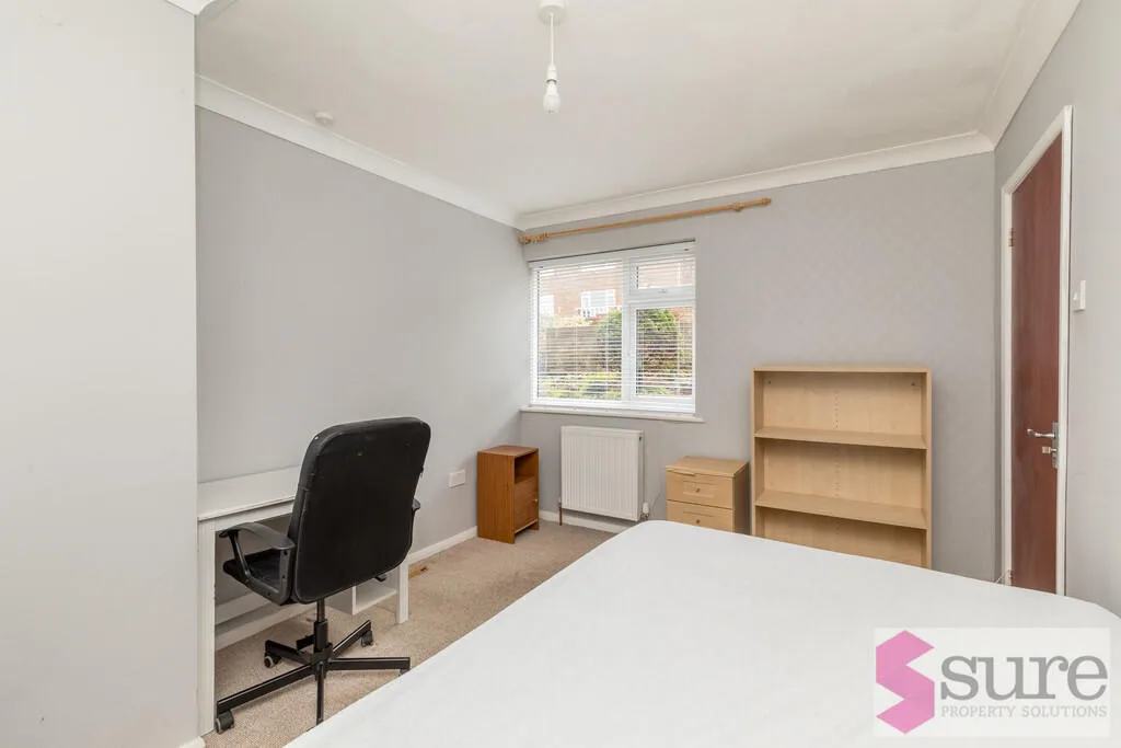 5 bedroom semi-detached house for rent
