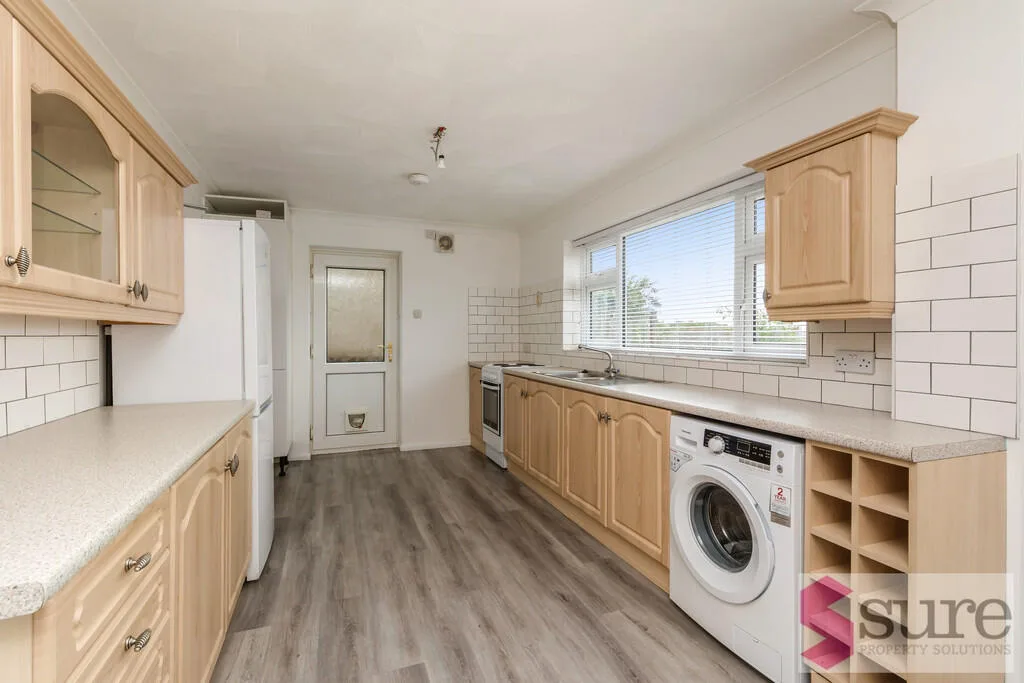 5 bedroom semi-detached house for rent