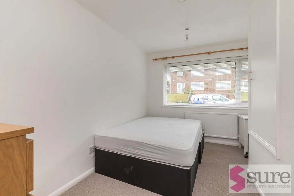5 bedroom semi-detached house for rent