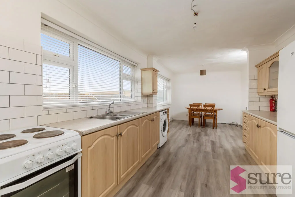 5 bedroom semi-detached house for rent