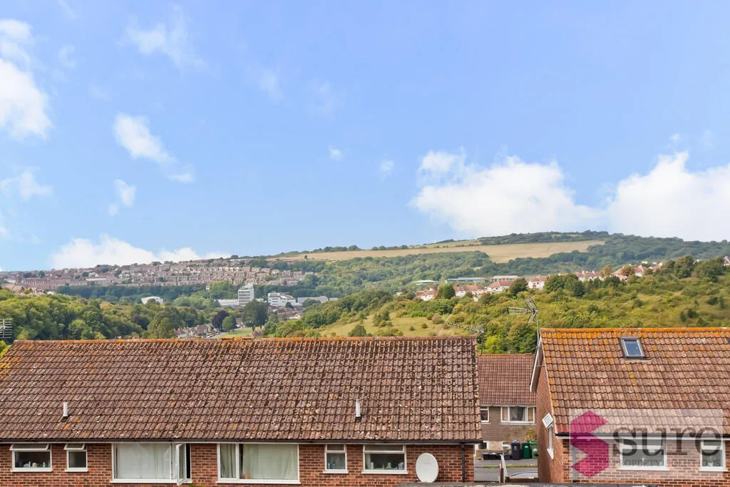 5 bedroom semi-detached house for rent