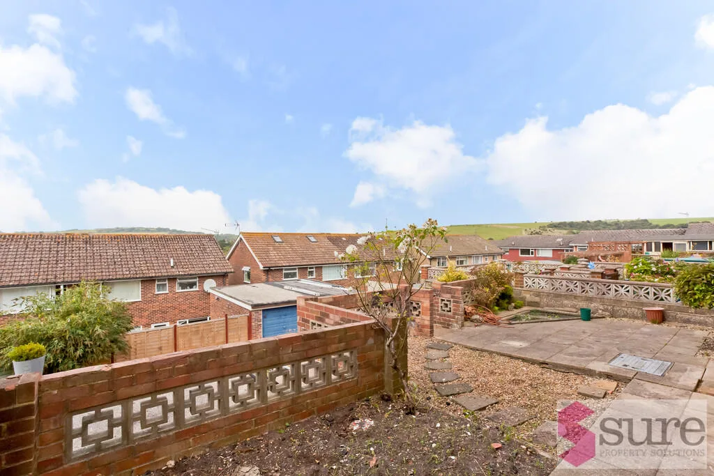 5 bedroom semi-detached house for rent