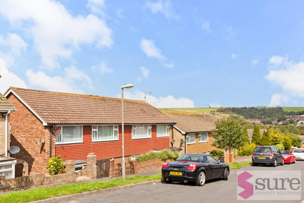 5 bedroom semi-detached house for rent