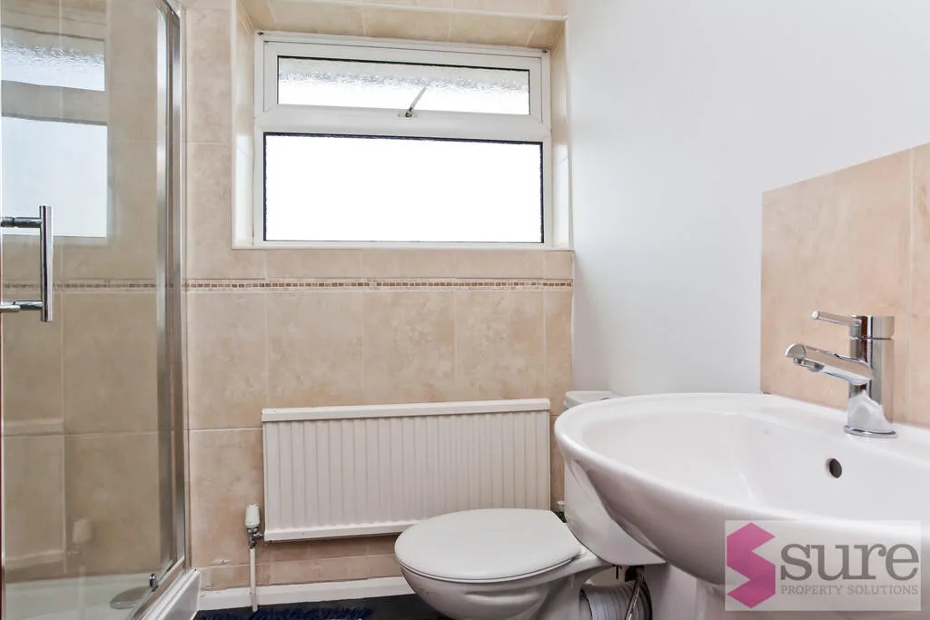 5 bedroom semi-detached house for rent