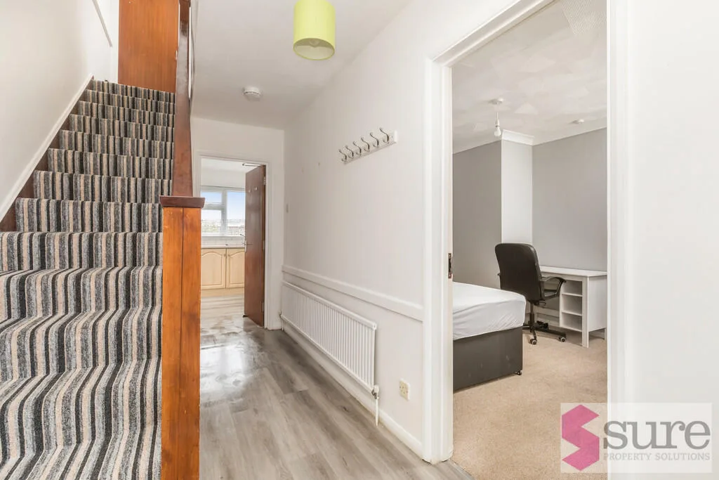 5 bedroom semi-detached house for rent