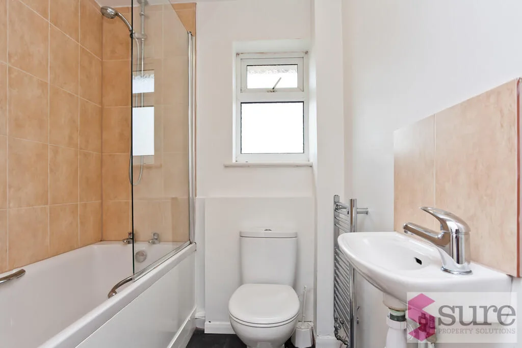 5 bedroom semi-detached house for rent