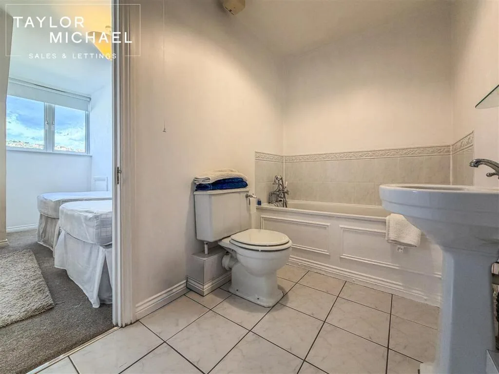 4 bedroom flat for rent