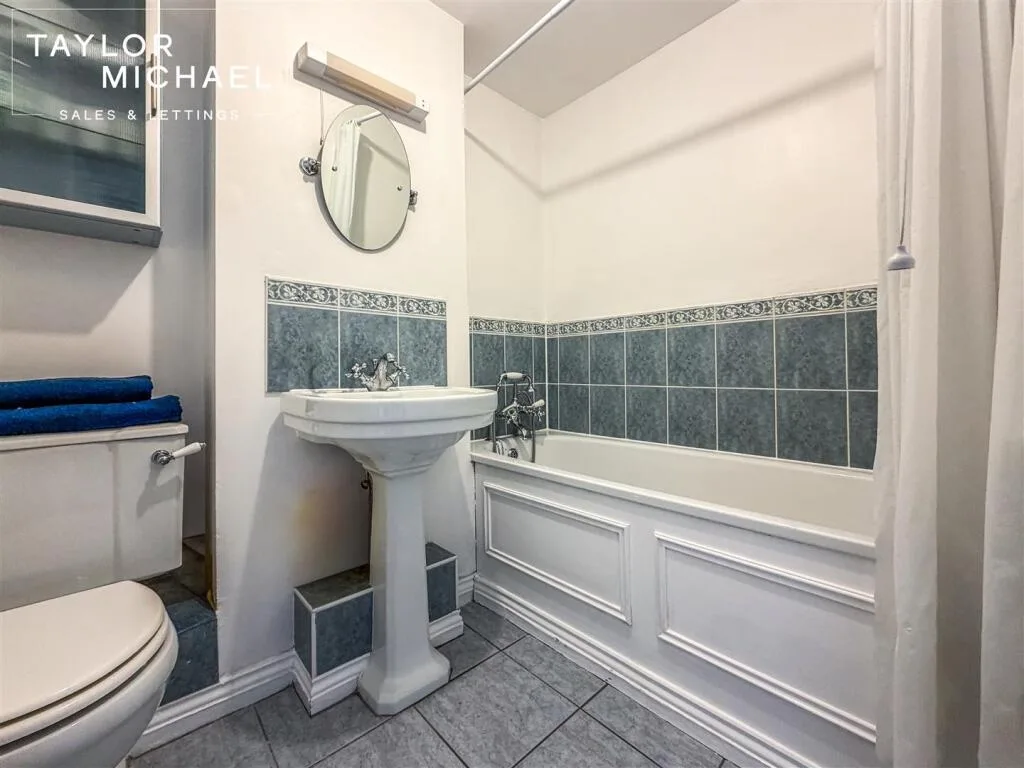 4 bedroom flat for rent