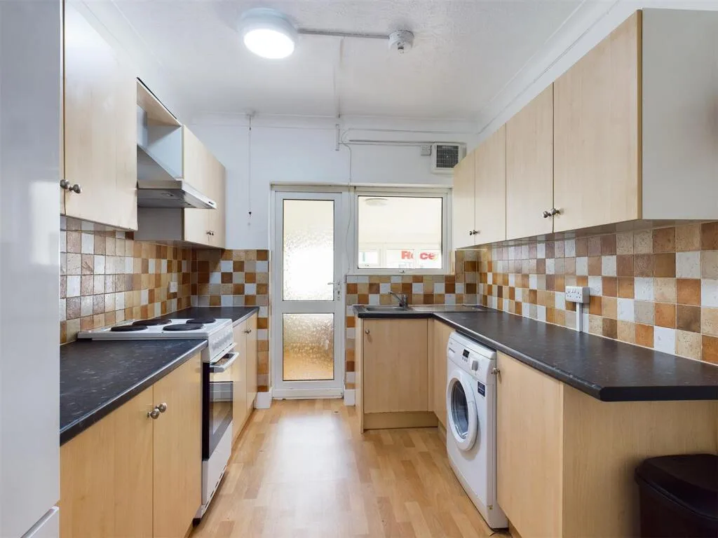 5 bedroom terraced house for rent