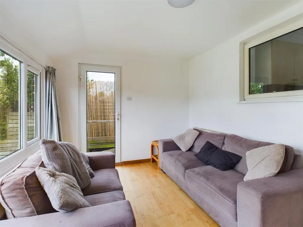 5 bedroom terraced house for rent