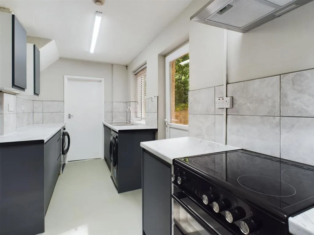 5 bedroom terraced house for rent