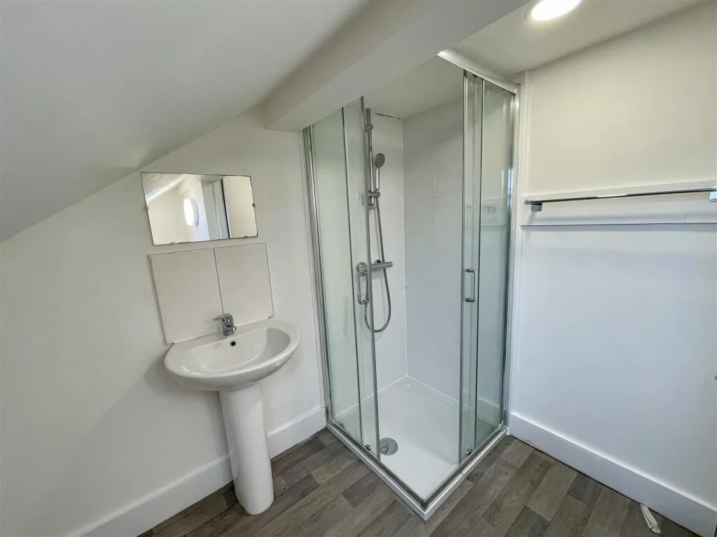 6 bedroom house share for rent