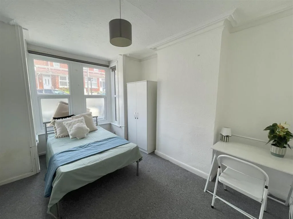 6 bedroom house share for rent