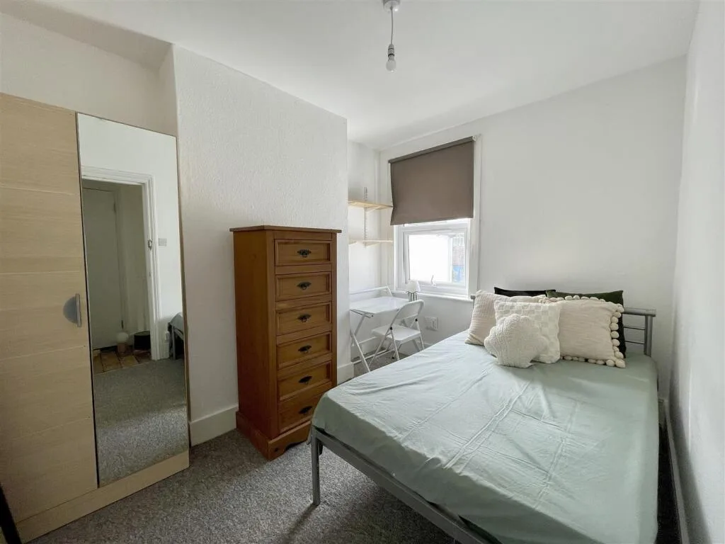 6 bedroom house share for rent