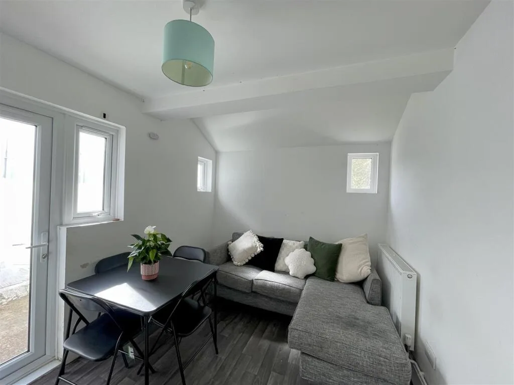 6 bedroom house share for rent