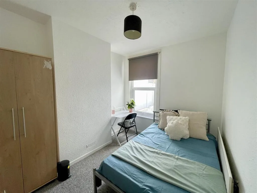 6 bedroom house share for rent