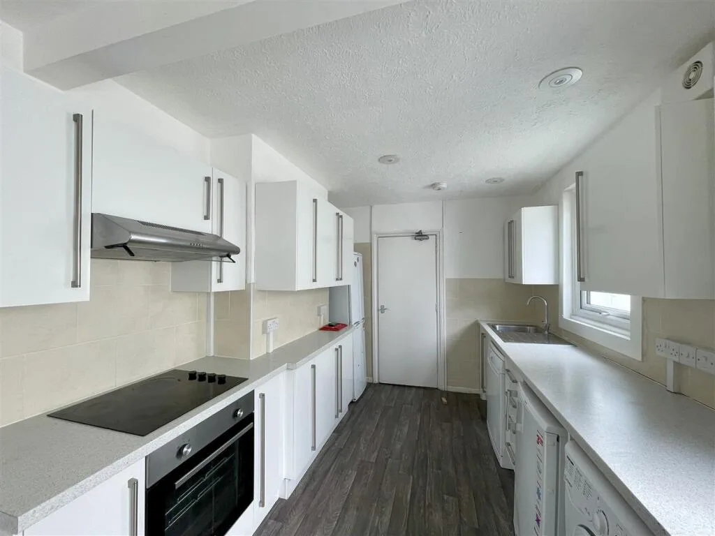 6 bedroom house share for rent