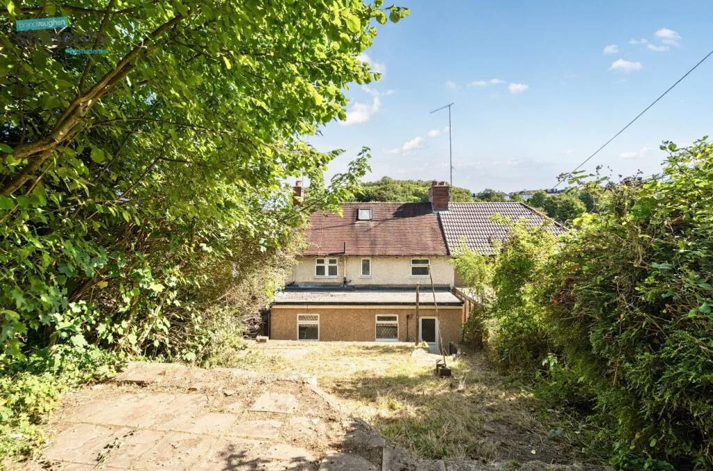 6 bedroom semi-detached house for rent