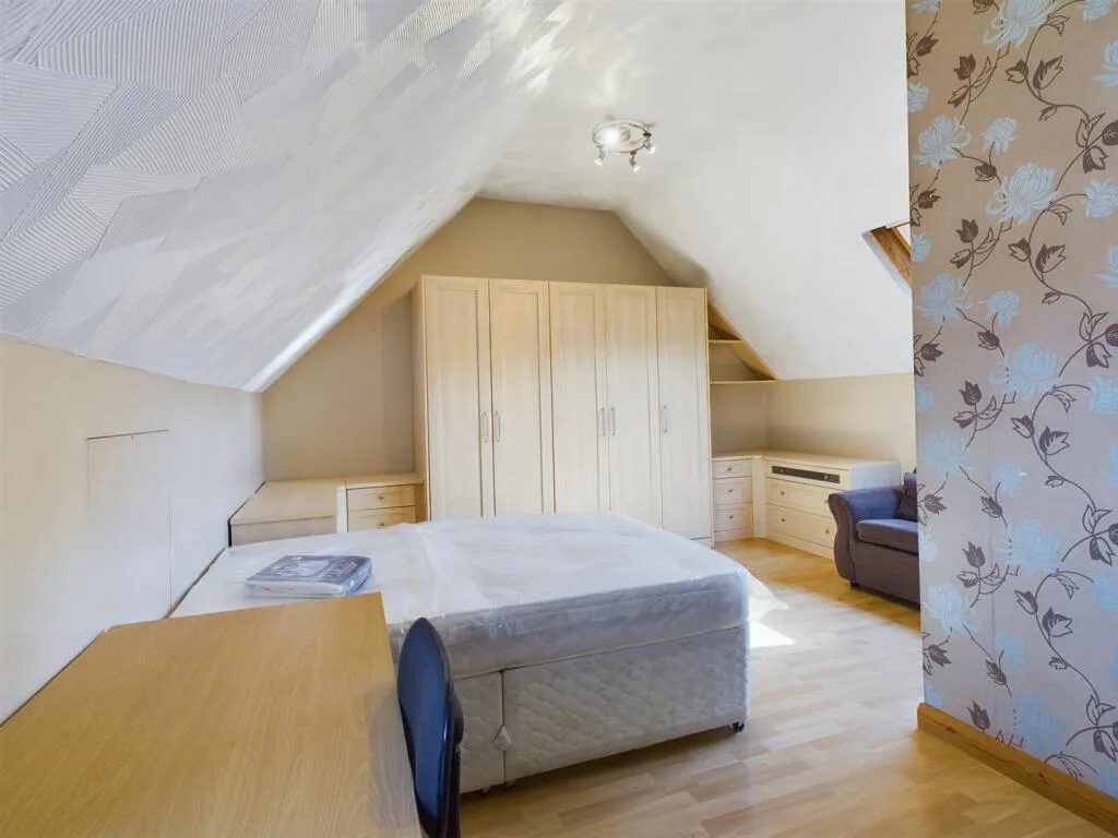 6 bedroom terraced house for rent