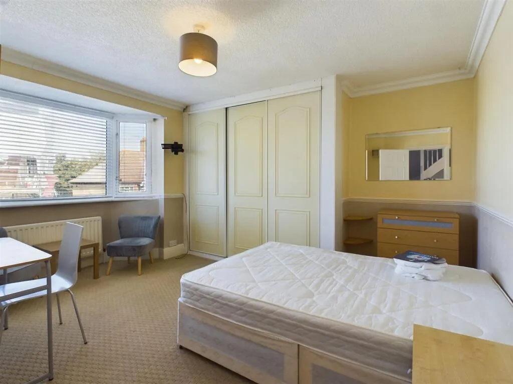 6 bedroom terraced house for rent