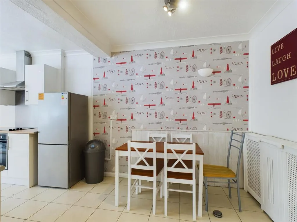 6 bedroom terraced house for rent