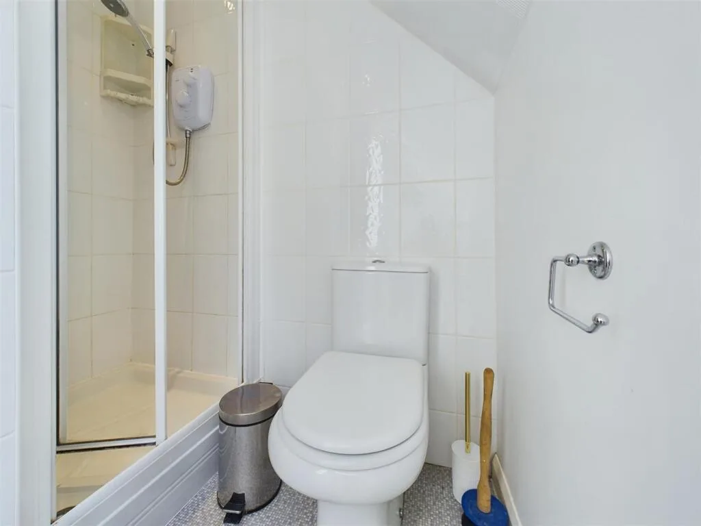 6 bedroom terraced house for rent
