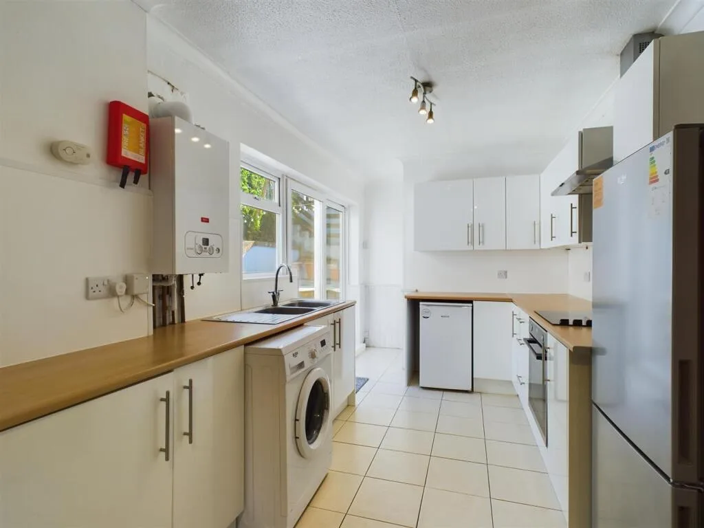 6 bedroom terraced house for rent