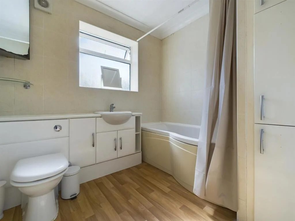 6 bedroom terraced house for rent