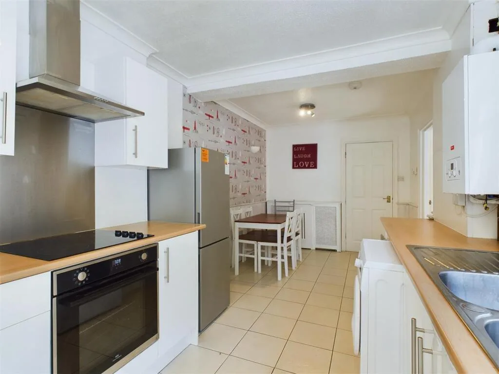 6 bedroom terraced house for rent