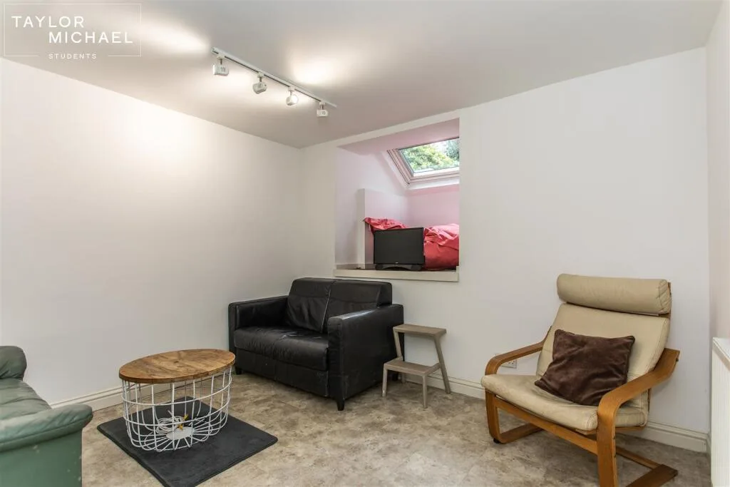 6 bedroom terraced house for rent