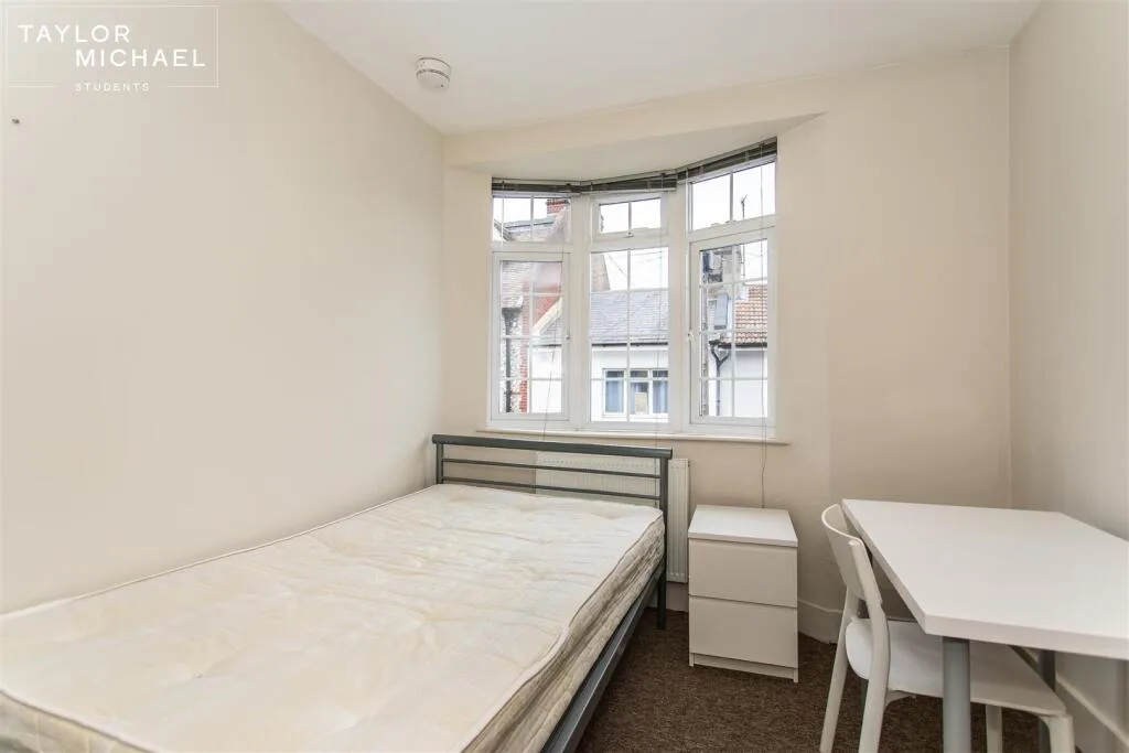 6 bedroom terraced house for rent