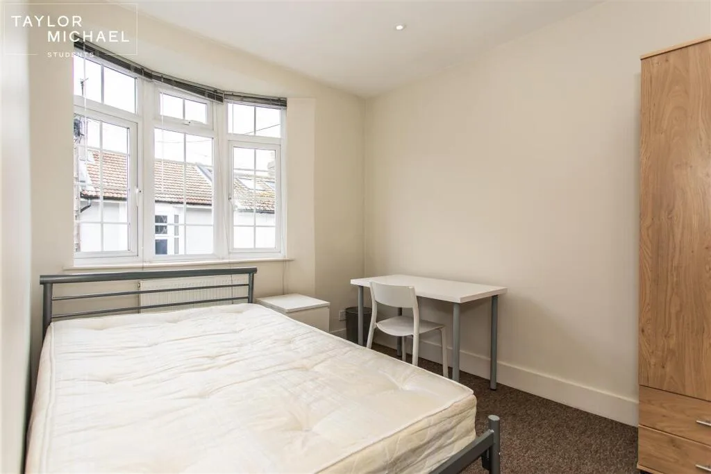 6 bedroom terraced house for rent