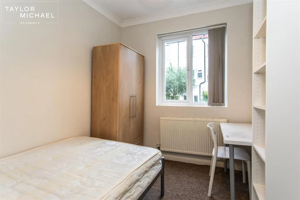 6 bedroom terraced house for rent