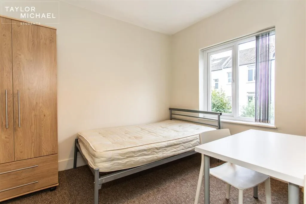 6 bedroom terraced house for rent