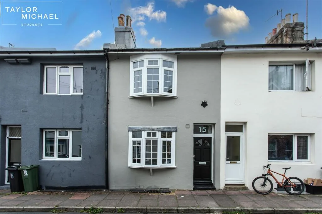 6 bedroom terraced house for rent