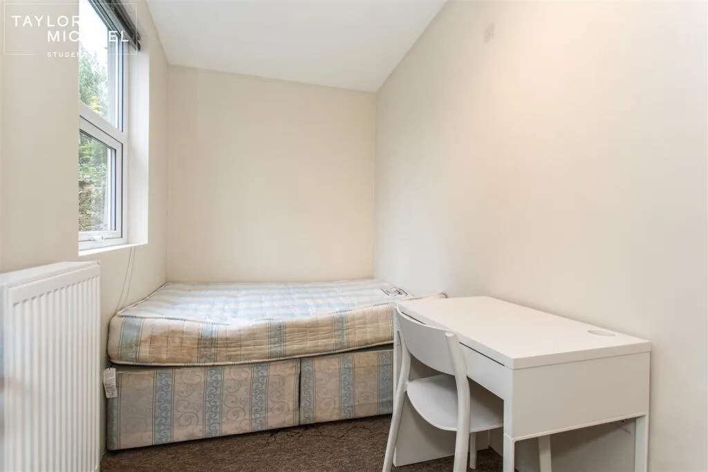 6 bedroom terraced house for rent