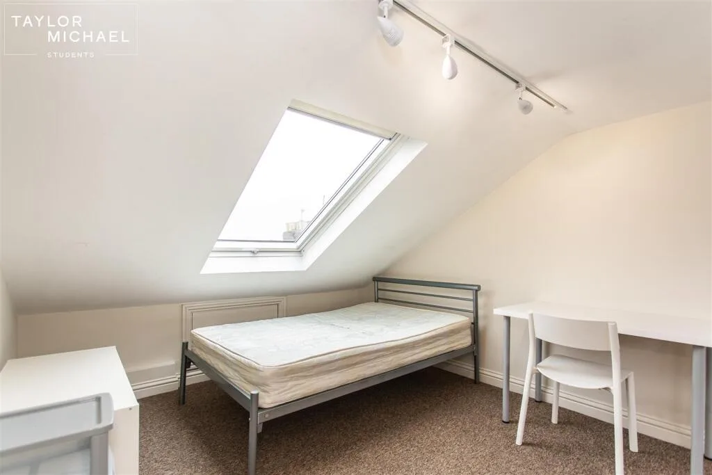 6 bedroom terraced house for rent