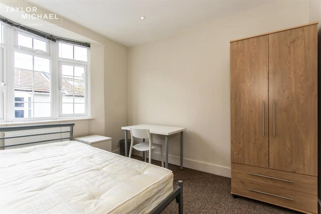 6 bedroom terraced house for rent