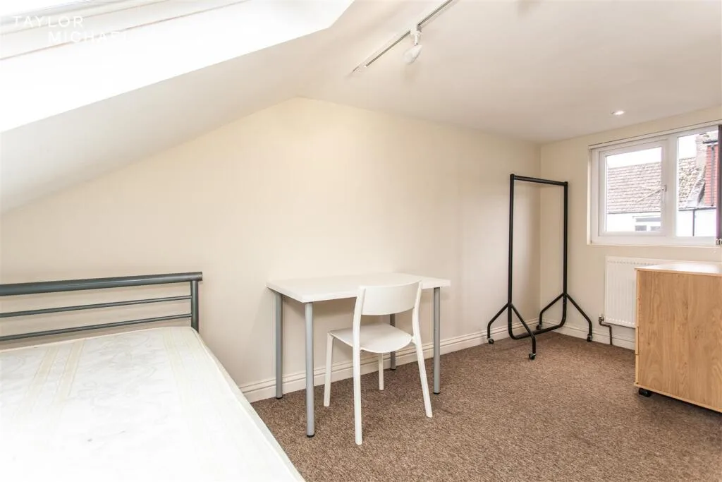 6 bedroom terraced house for rent