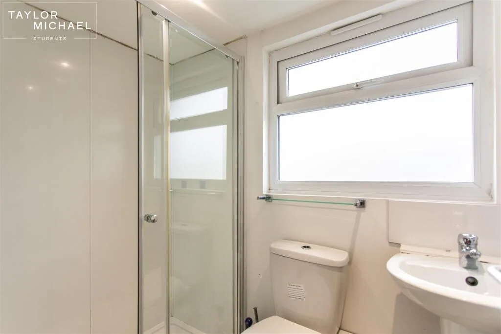 6 bedroom terraced house for rent