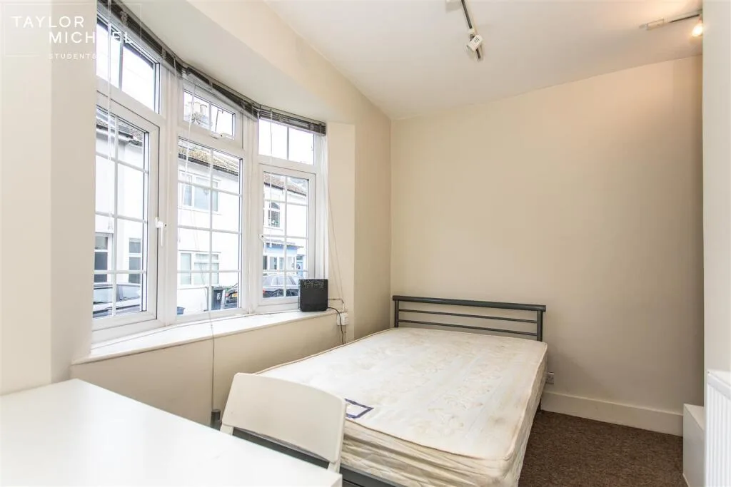 6 bedroom terraced house for rent