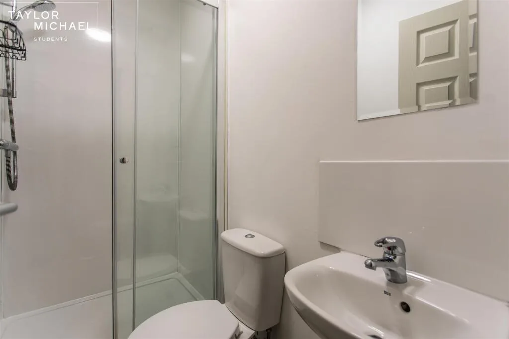 6 bedroom terraced house for rent